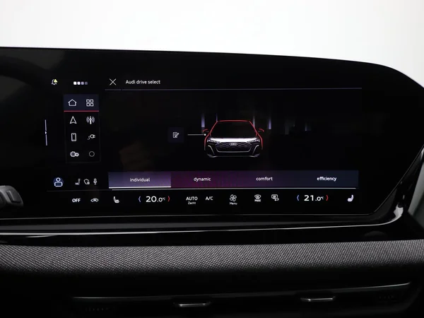 AUDI A5 Avant e-hybrid (PHEV) (2025) — foto 15 van 23