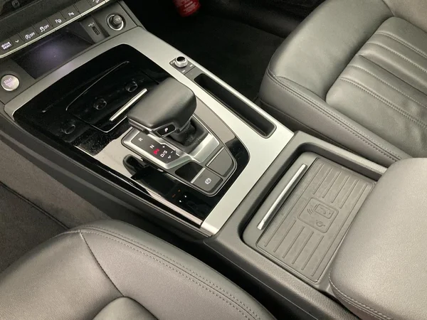 AUDI Q5 Sportback (2022) — foto 8 van 36