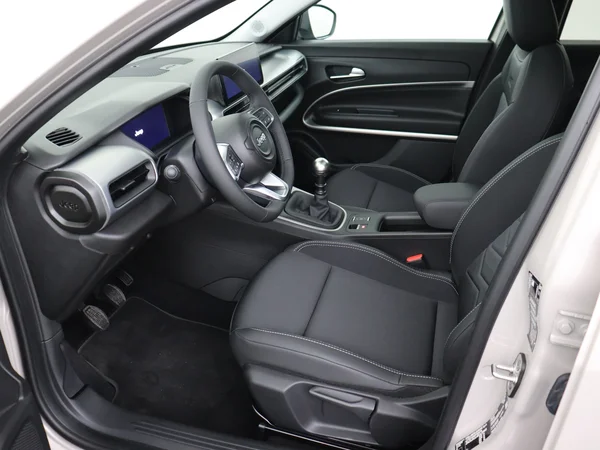 JEEP Avenger (2024) — foto 2 van 30