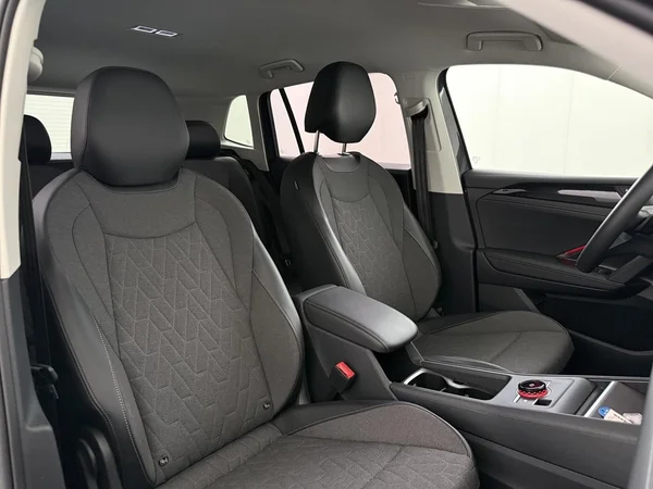 VOLKSWAGEN Tiguan (2025) — foto 16 van 18