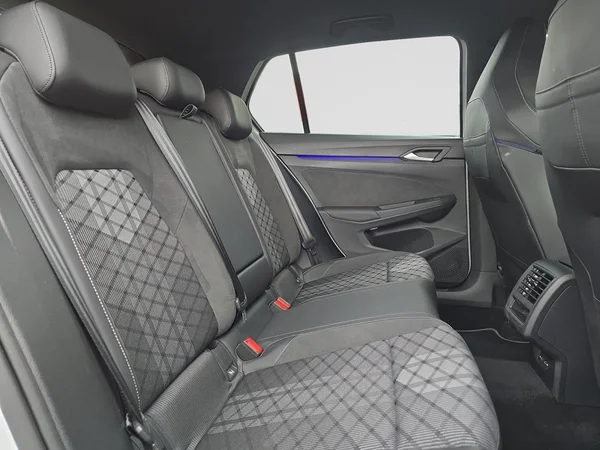 VOLKSWAGEN Golf VIII (2025) — foto 2 van 13