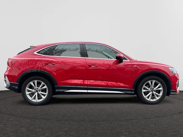 AUDI Q3 Sportback (2021) — foto 9 van 13