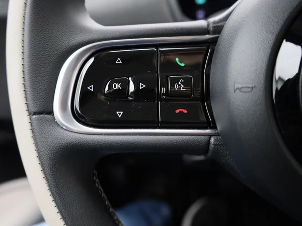 Fiat 500e (2023) — foto 16 van 44