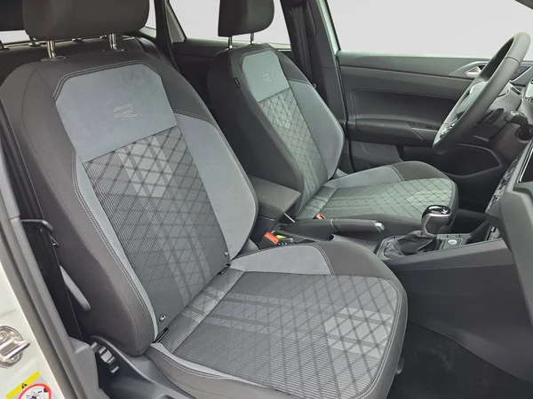 VOLKSWAGEN Polo (2024) — foto 3 van 32