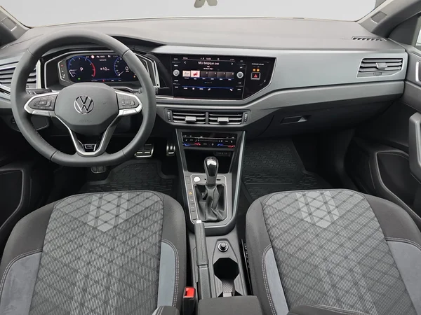VOLKSWAGEN Polo (2024) — foto 28 van 32