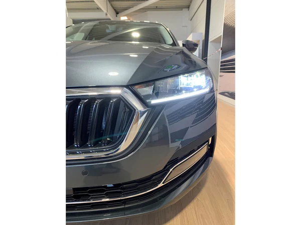 SKODA Octavia Combi (2021) — foto 2 van 30