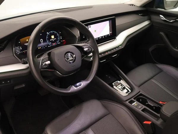 SKODA Octavia Combi PHEV (2021) — foto 31 van 32