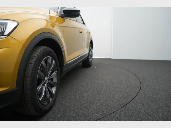 VOLKSWAGEN T-Roc (2018) — foto 21 van 25