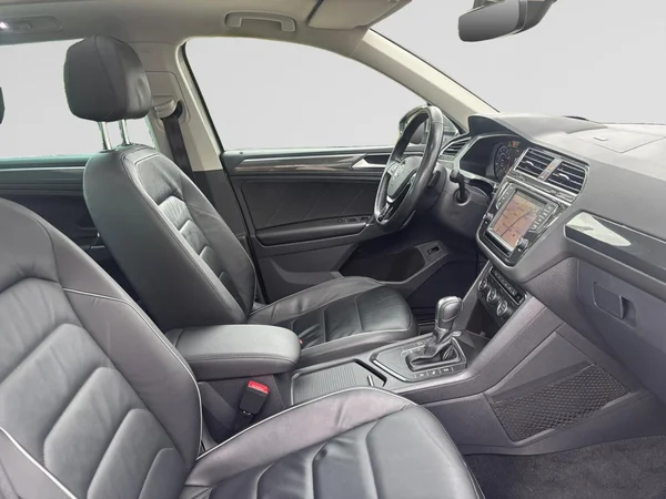 VOLKSWAGEN Tiguan (2017) — foto 8 van 24