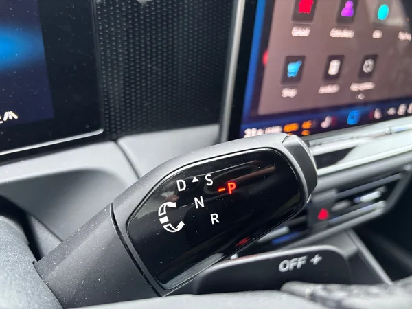 VOLKSWAGEN Tiguan (2025) — foto 20 van 24