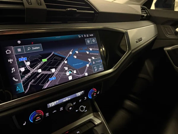 AUDI Q3 Sportback PHEV (2021) — foto 14 van 15