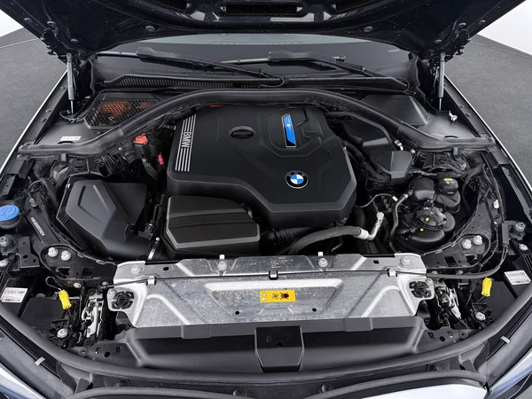 BMW 330 (2021) — foto 6 van 32