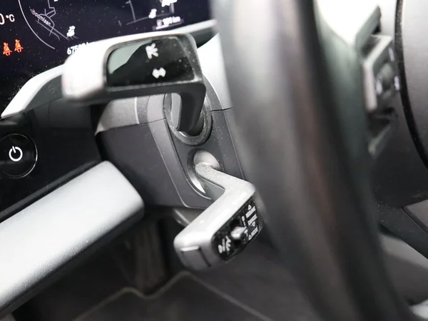 Porsche Taycan (2022) — foto 4 van 38
