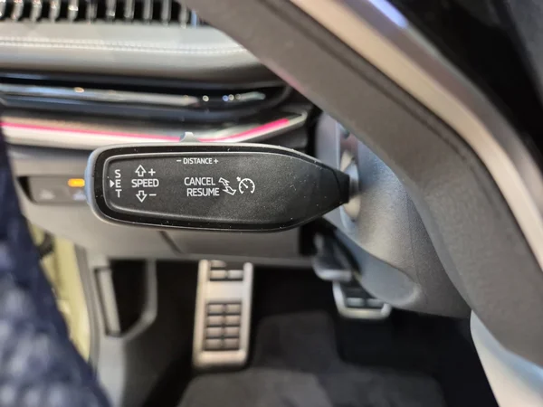 SKODA Superb SW (2026) — foto 2 van 25