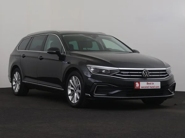 VOLKSWAGEN Passat Variant (2022) — foto 28 van 33