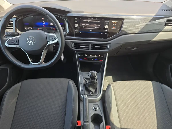 VOLKSWAGEN Polo (2024) — foto 9 van 14