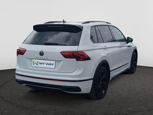 VOLKSWAGEN Tiguan (2023) — foto 12 van 21