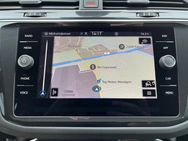VOLKSWAGEN Tiguan (2022) — foto 6 van 22