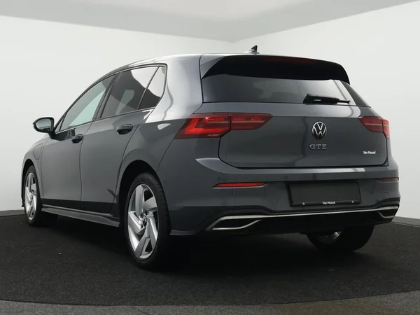 VOLKSWAGEN Golf VIII GTE (2022) — foto 17 van 31