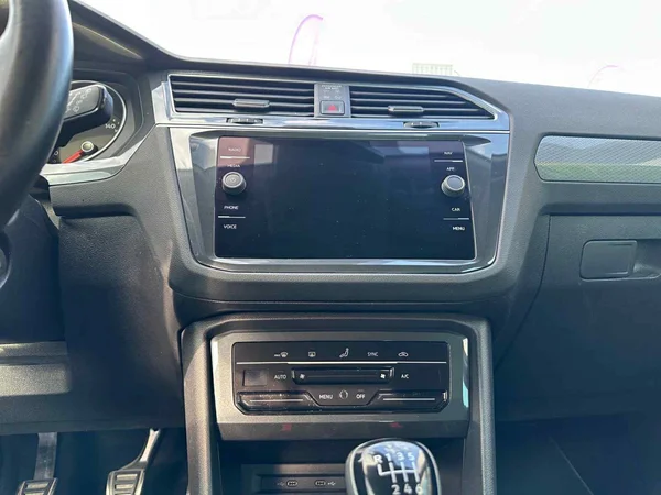 VOLKSWAGEN Tiguan (2021) — foto 5 van 24