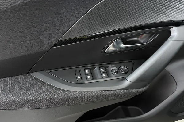 Peugeot 2008 (2025) — foto 8 van 18