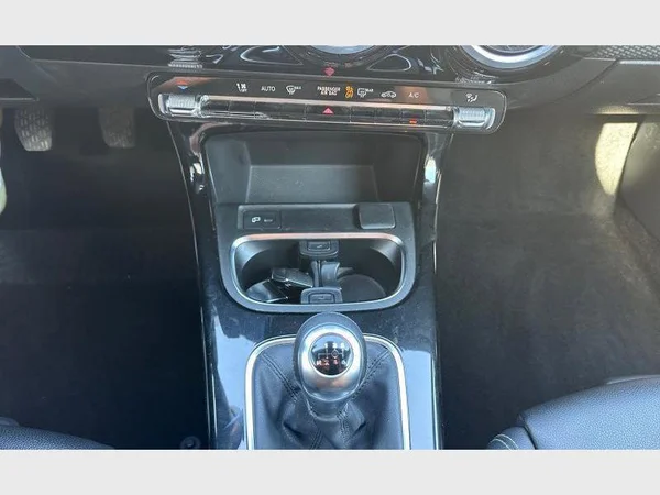 Mercedes-Benz A 180 (2019) — foto 11 van 23