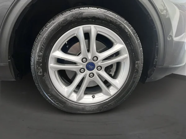 Ford Kuga (2020) — foto 17 van 19