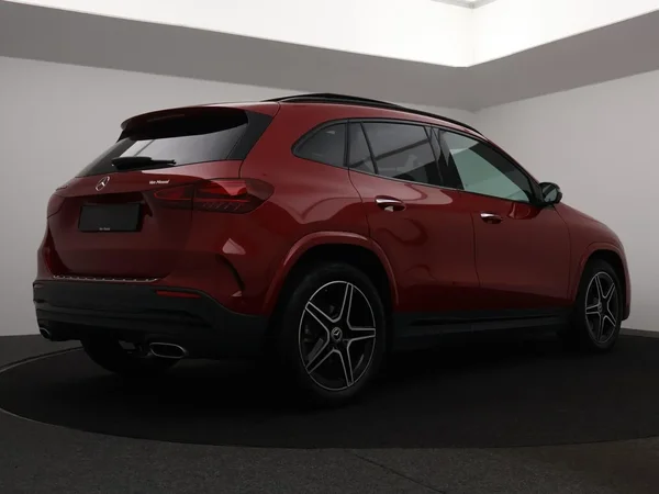 Mercedes-Benz GLA (2025) — foto 12 van 30