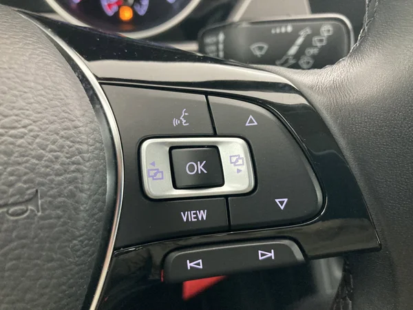 VOLKSWAGEN Touran (2020) — foto 3 van 23