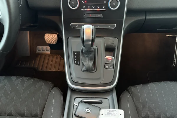 Renault Grand Scenic (2021) — foto 4 van 28
