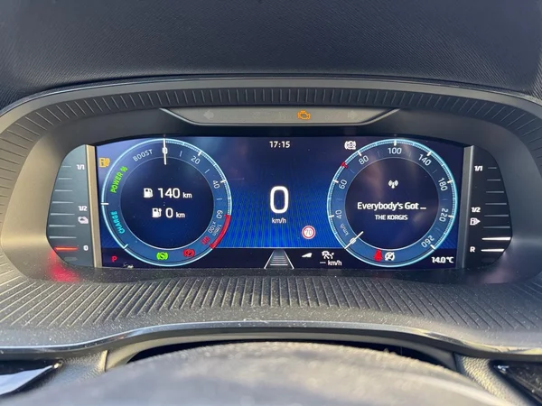 SKODA Octavia Combi (2024) — foto 16 van 16