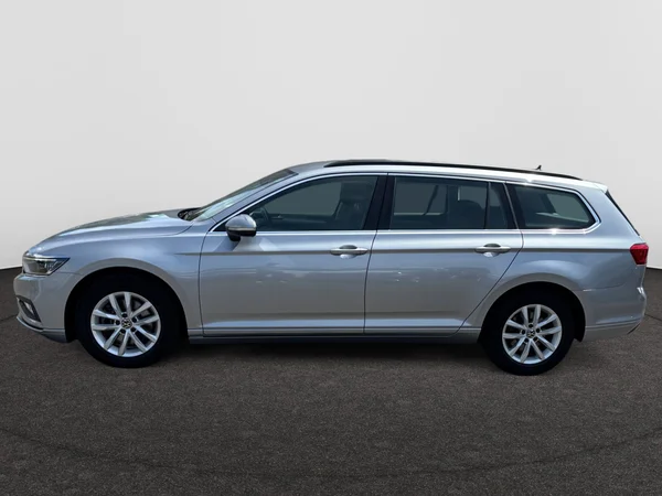 VOLKSWAGEN Passat Variant (2022) — foto 21 van 22