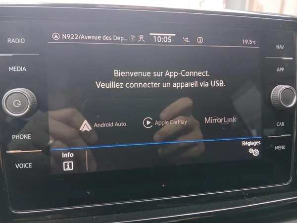 VOLKSWAGEN T-Roc (2023) — foto 2 van 20