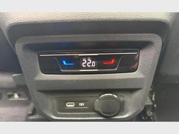 Volkswagen Tiguan (2021) — foto 17 van 27