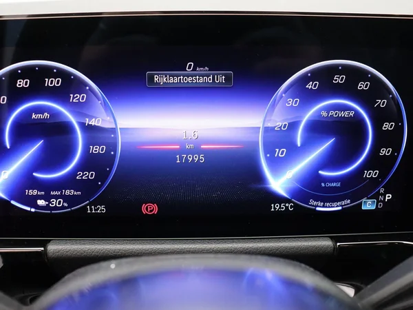 Mercedes-Benz EQA (2024) — foto 4 van 27