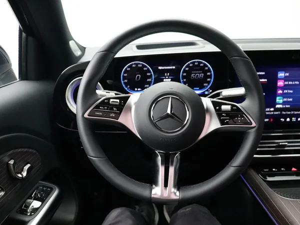 Mercedes-Benz GLB (2026) — foto 9 van 36