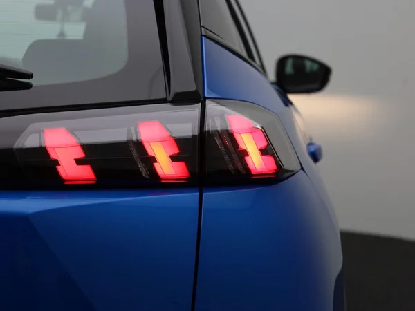 Peugeot e-2008 (2022) — foto 31 van 42