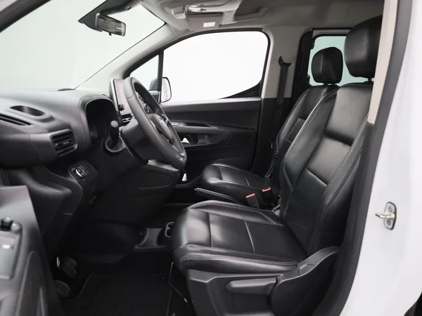 Opel Combo Life (2023) — foto 2 van 30