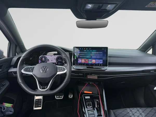 VOLKSWAGEN Golf VIII (2026) — foto 2 van 24