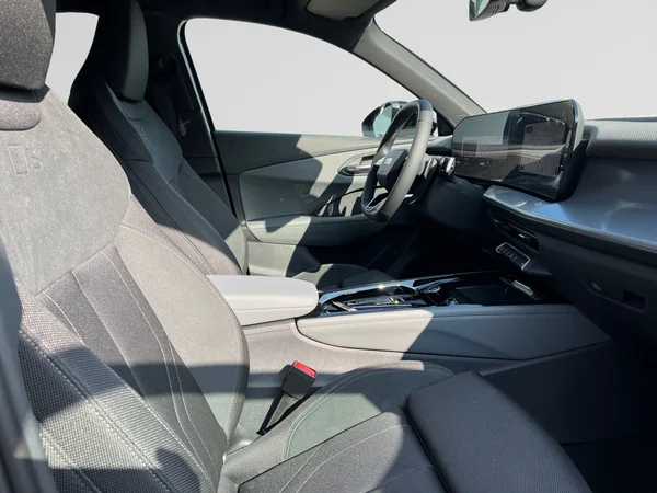 AUDI Q3 SUV (2025) — foto 3 van 24