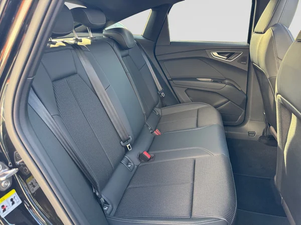 AUDI Q4 Sportback e-tron (2025) — foto 23 van 24