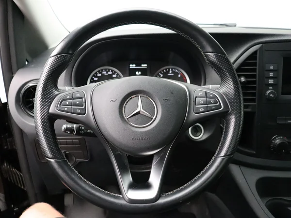 Mercedes-Benz Vito (2022) — foto 6 van 27