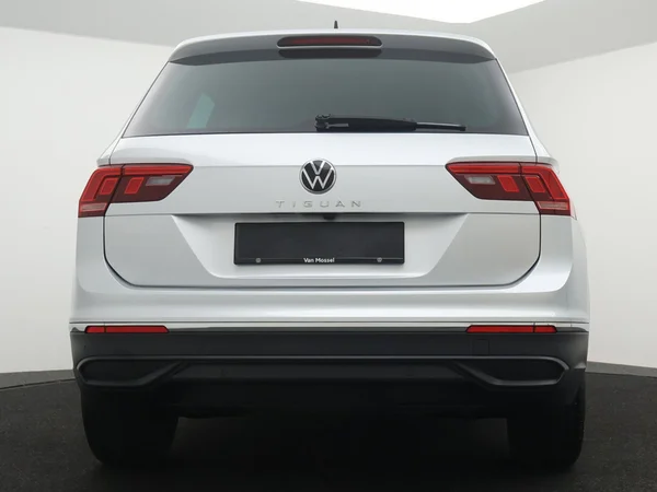 VOLKSWAGEN Tiguan (2022) — foto 19 van 24