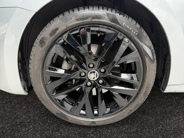 SKODA Octavia Combi (2024) — foto 15 van 19