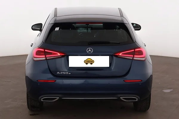 Mercedes-Benz A-Class PHEV (W177) (2020) — foto 26 van 31