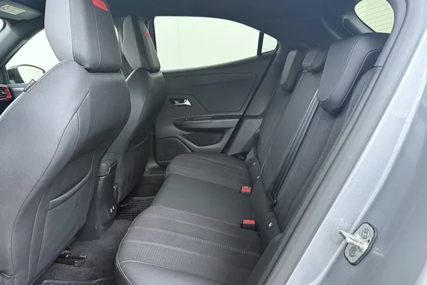 Opel Mokka (2022) — foto 21 van 22