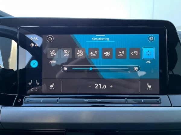 VOLKSWAGEN Golf VIII SW (2024) — foto 6 van 22