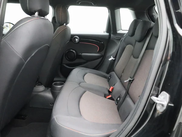 MINI One (2022) — foto 3 van 35
