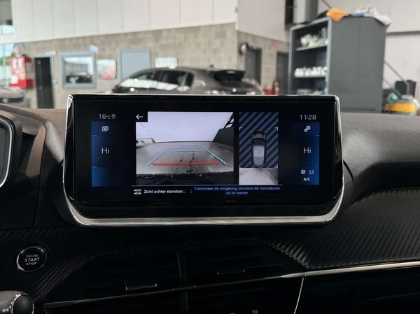 Peugeot 208 (2021) — foto 3 van 15