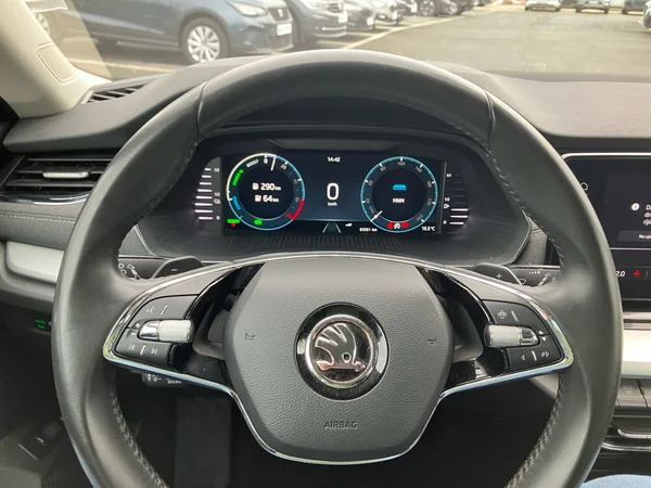 SKODA Octavia Combi PHEV (2021) — foto 11 van 26